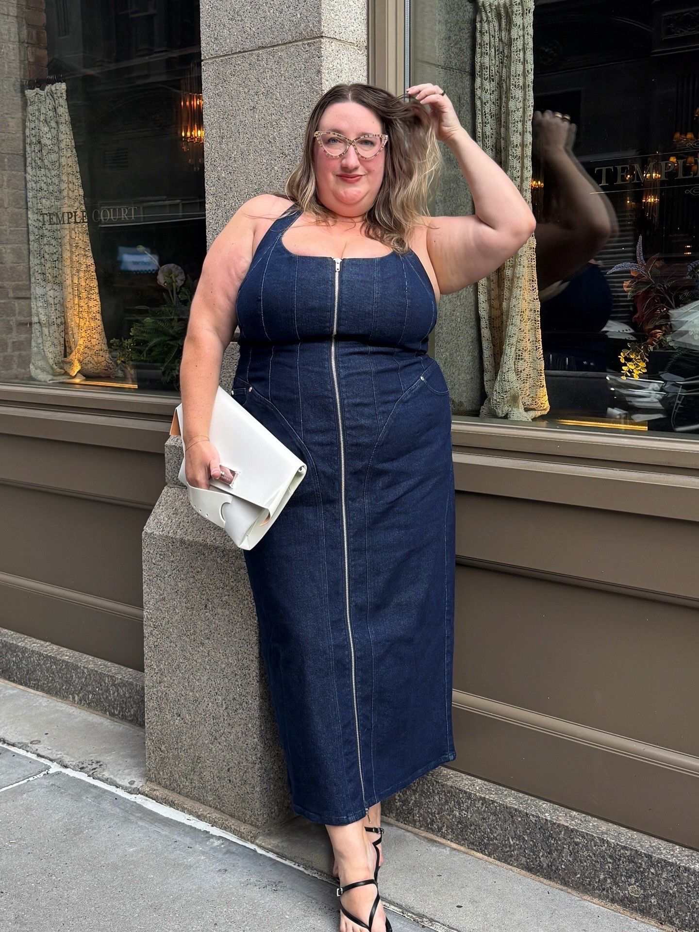 The BEST plus size denim dress, and it actually supports full busts (no bra needed, something I never say!) Pro tip: Size up one if you are very busty  

#LTKNYFW #LTKPlusSize #LTKFindsUnder100