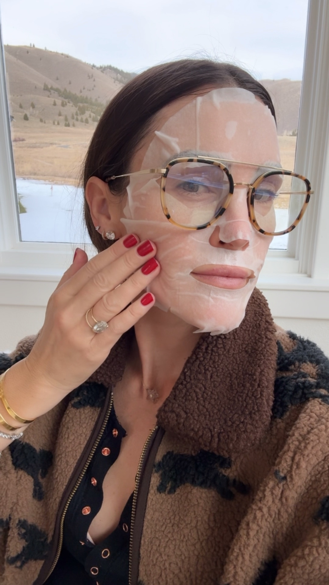 Blue light blocking glasses and a hydration mask while I work 💁🏻‍♀️

Non-toxic skincare 
Beauty 
Wellness 

#LTKselfcare #LTKBeauty