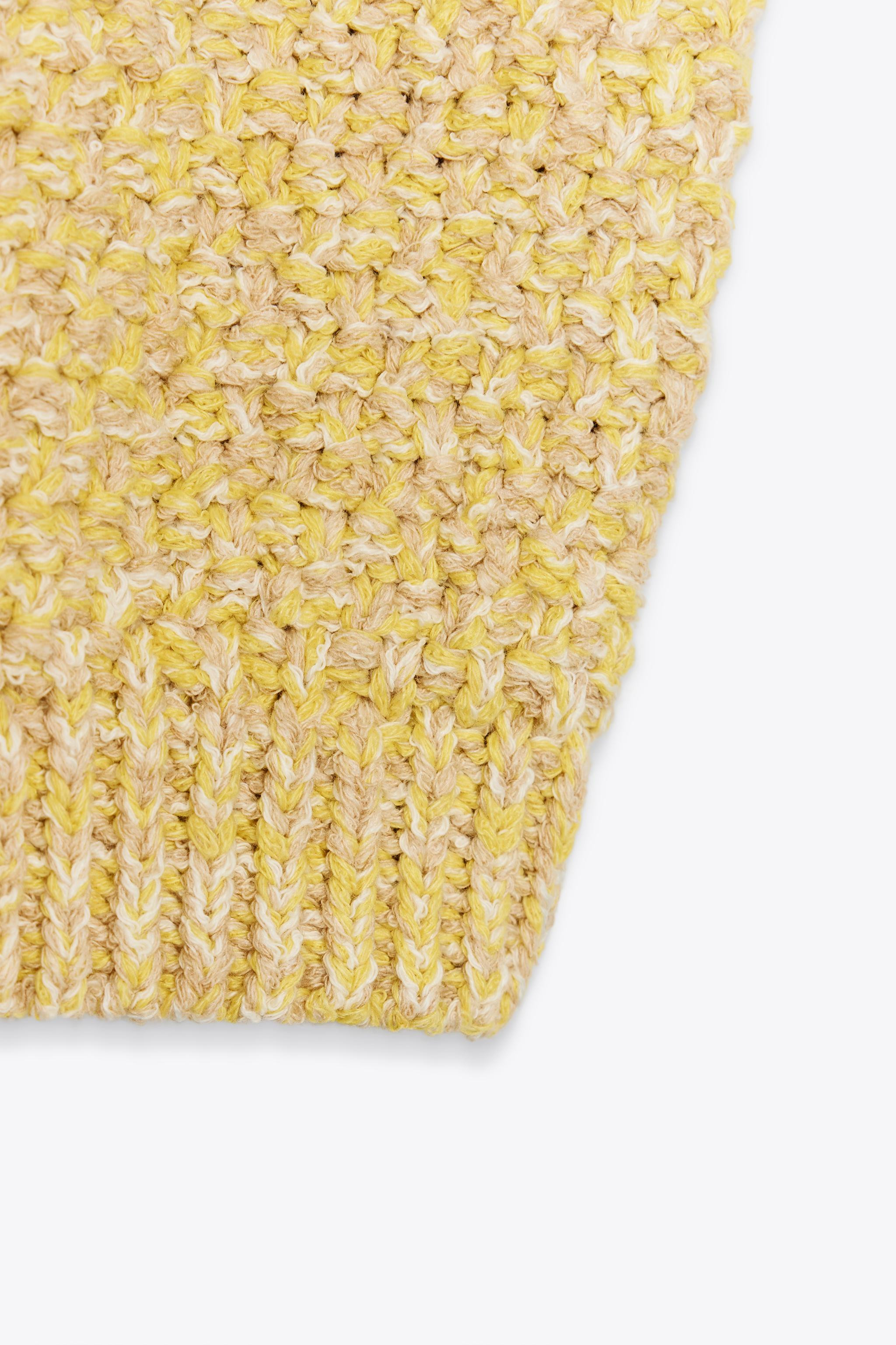 Straight neck top with wide straps. Ribbed trim. | Zara US