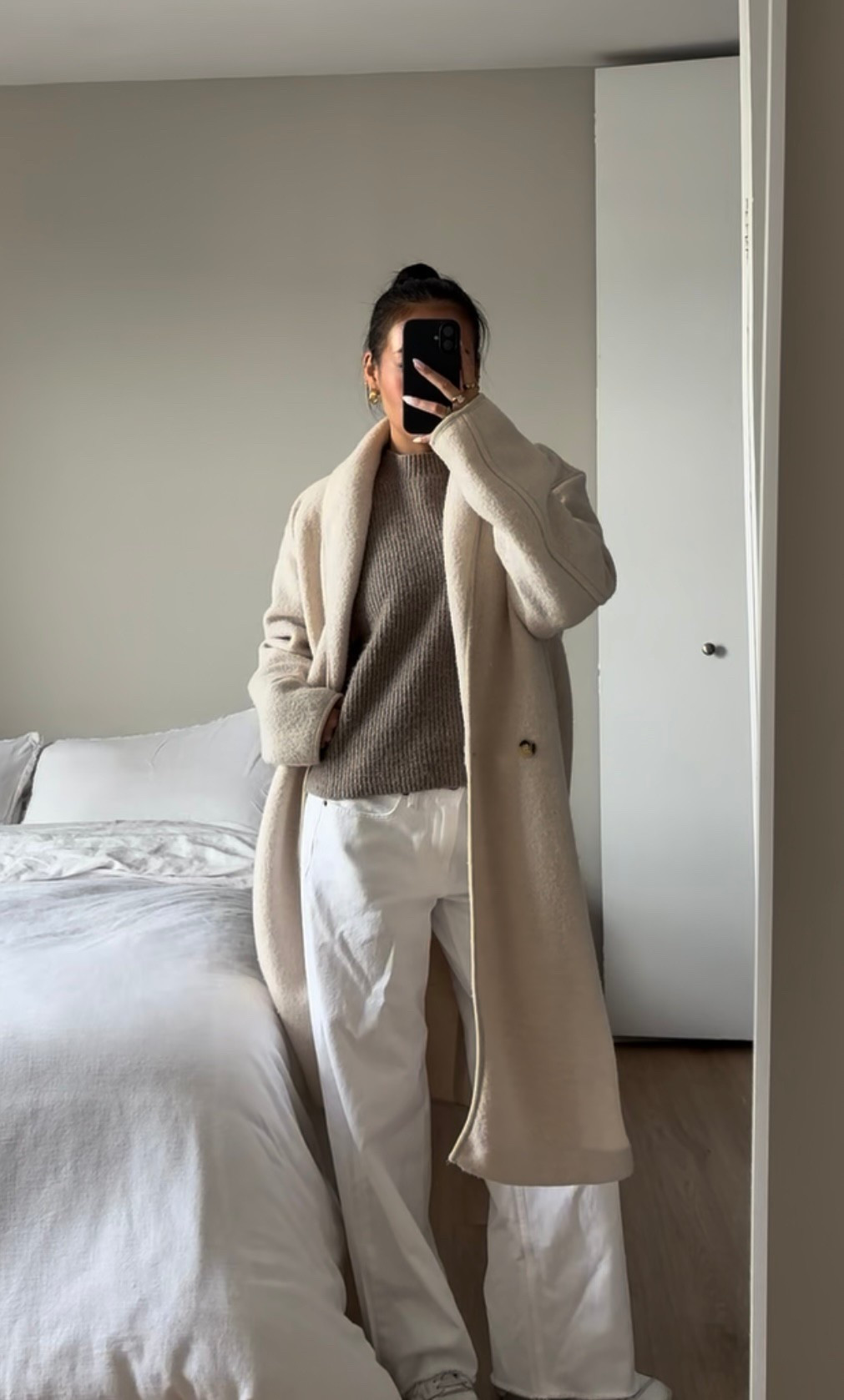 Wearing a 24 in jeans 
Couldn’t find Aritzia jacket online but linked similar, sweater is old h&m