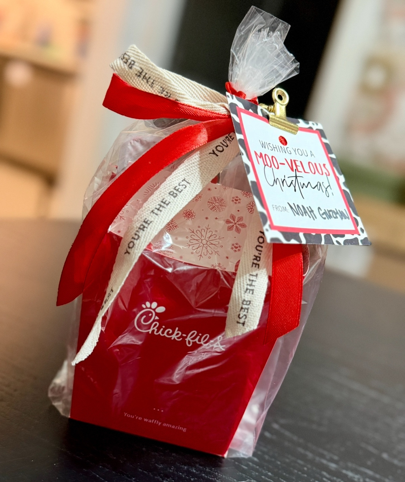 Teacher appreciation season is in full swing 🫶
I put these together for the kids’ teachers because a small, thoughtful gift goes a long way.
Linked everything I used in case you’re doing last-minute gifting like me (affiliate).


Inside was filled with red crinkle paper, 2 chic fil a sauces, and a $20 gift card to chic fil a!

#TeacherGiftIdeas #LTKTeachers 

#LTKmomlife #LTKGiftGuide #LTKHoliday