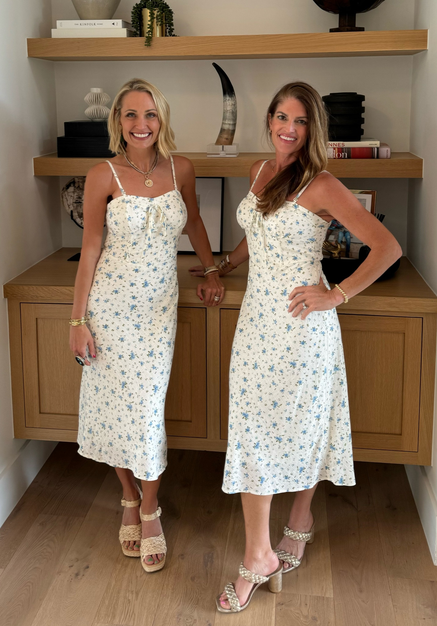 Target does it again with this $32 corset dress! Adjustable straps, linen fabric and a beautiful 🌸 print! Size up!