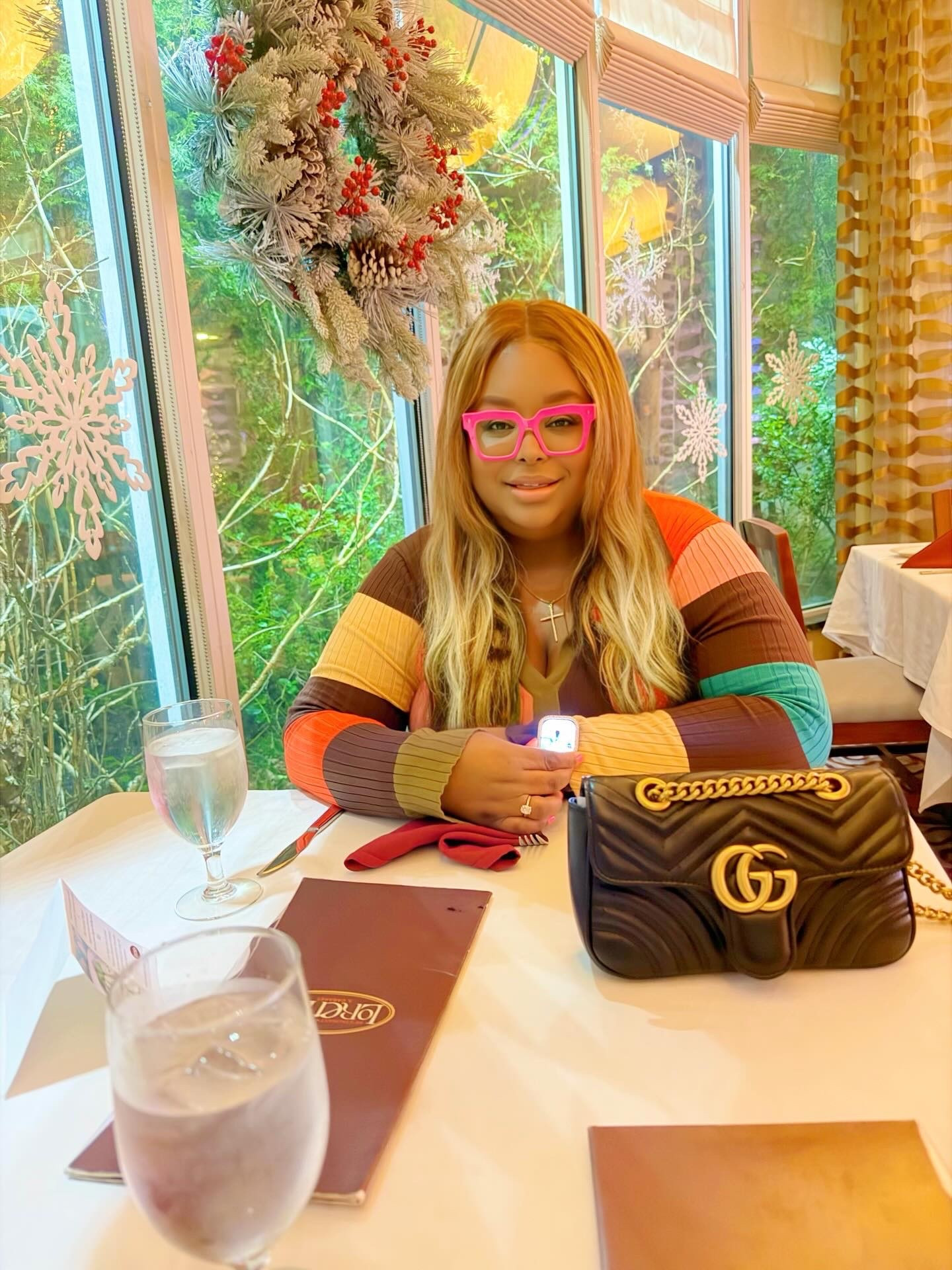 ✨🥂🎹 The New Year is coming in so swell… a cozy dinner, live piano, and a rainy day vibe is just what the doctor ordered 🌧️🍽️🎶
Cheers to luxury, style, and even better company 🥂✨

#CheersToLife #LuxuryVibes #NewYearEnergy #RainyDayMood #LivePiano #FineDining #GoodCompany #ElevatedLiving #FaithZingoni ✨