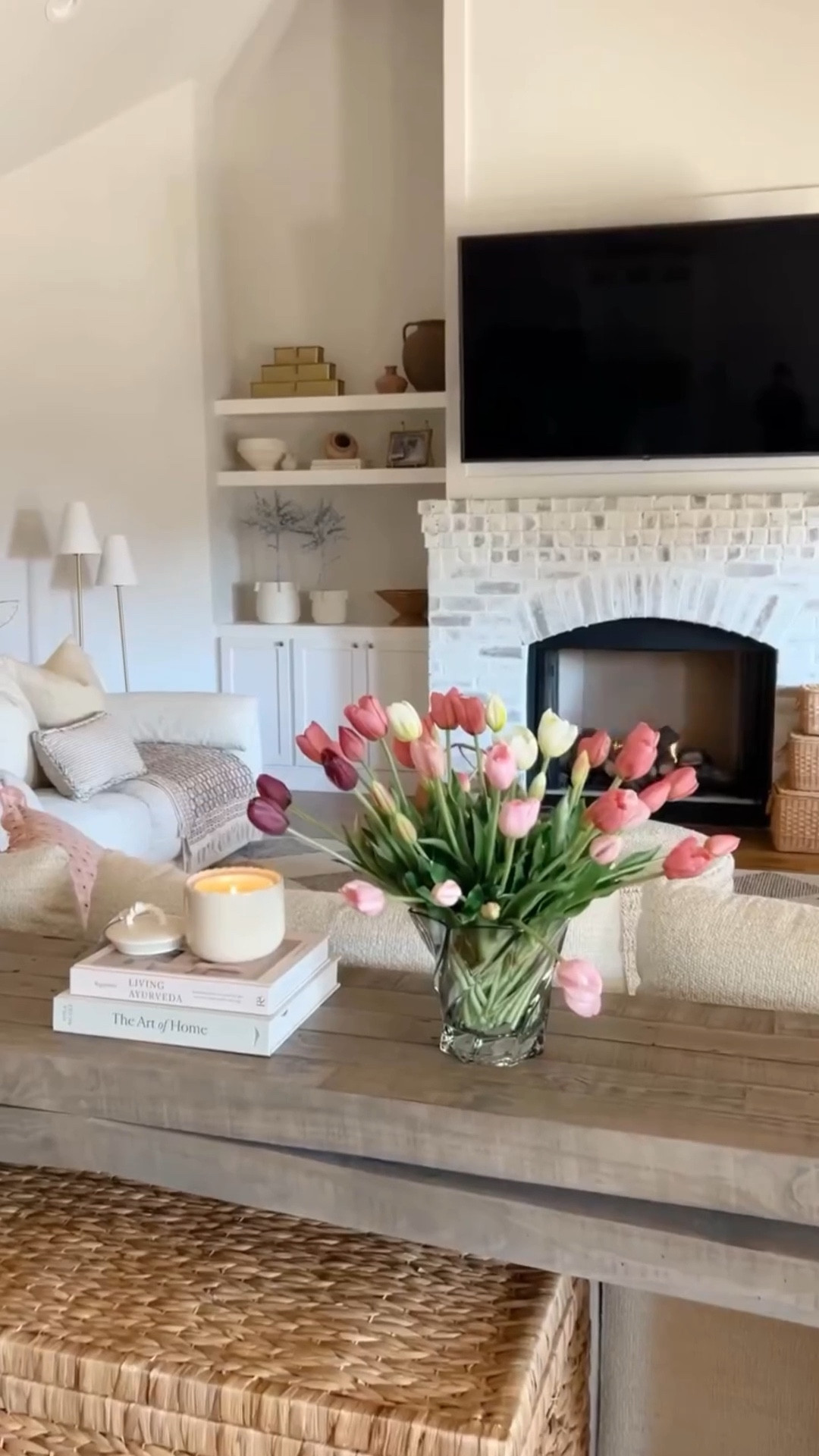 💐💐
The most realistic tulips on Amazon 🌷

#amazondecor #neutralhome #springdecor #cozyhome #homedecorfinds

#LTKSeasonal #LTKHome