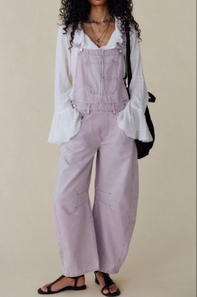 favorite overalls in a new color, ordered a small! Also love the top, ordered a medium in the chartreuse color since I have a white top that’s similar, sized up per reviews! New arrivals from fp!

Summer outfit