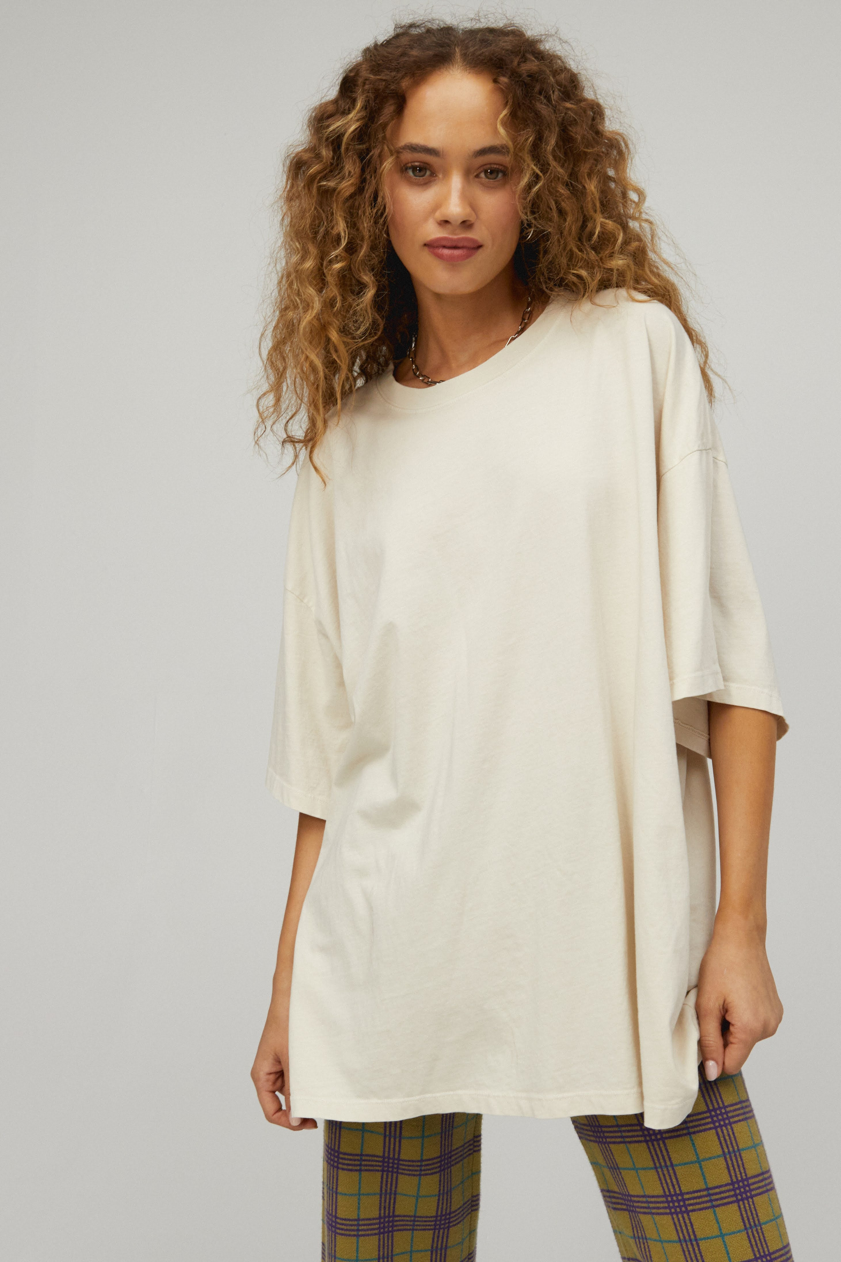 Solid OS Tee in Dirty White | Daydreamer