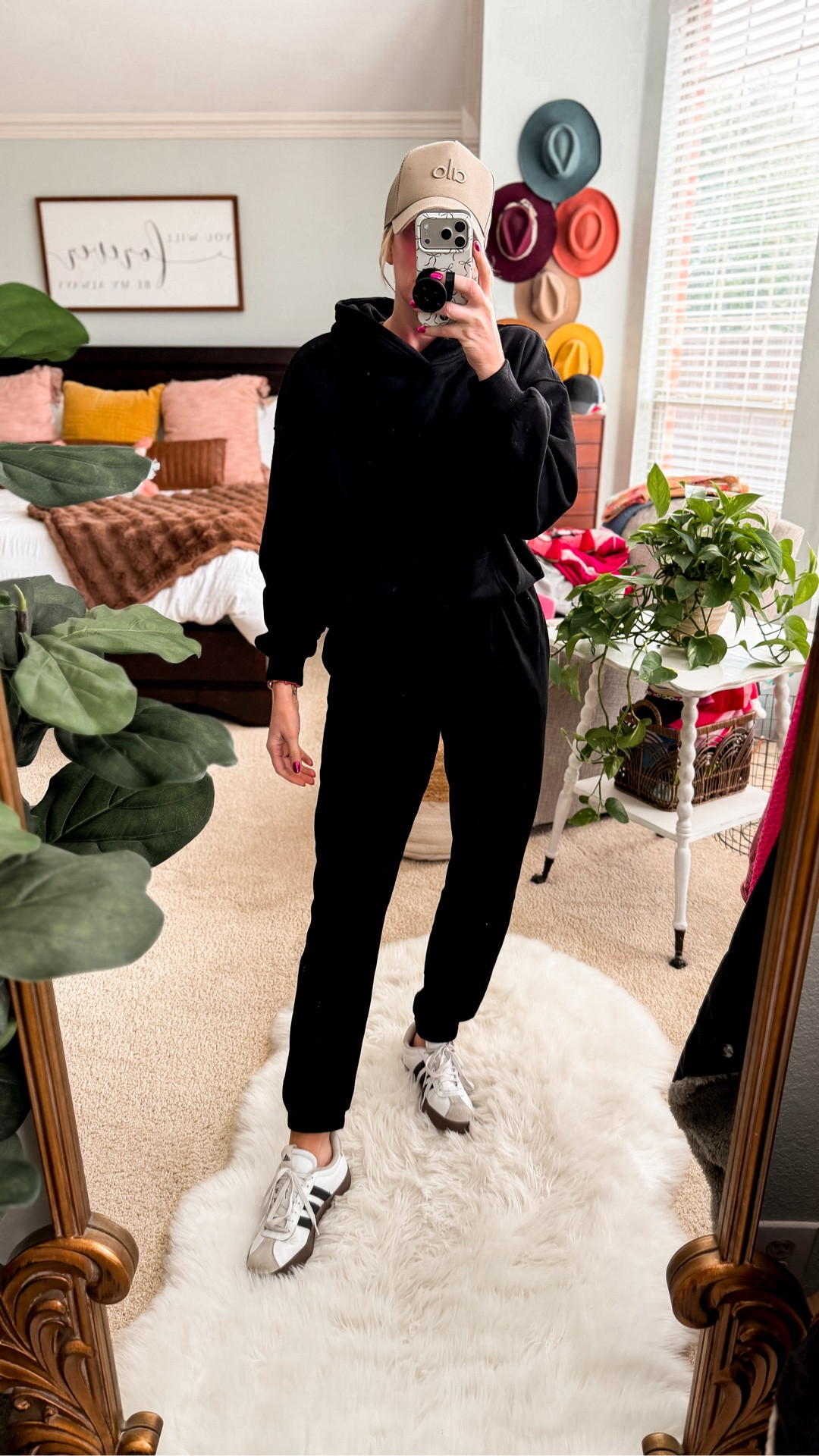 What I’m wearing today as a 40+ year old mom of two preparing for a ski vacation 🖤✨
The softest and most flattering sweat set under $50
Fits tts and comes in tons of colors 

#LTKOver40 #LTKmomlife #LTKActive