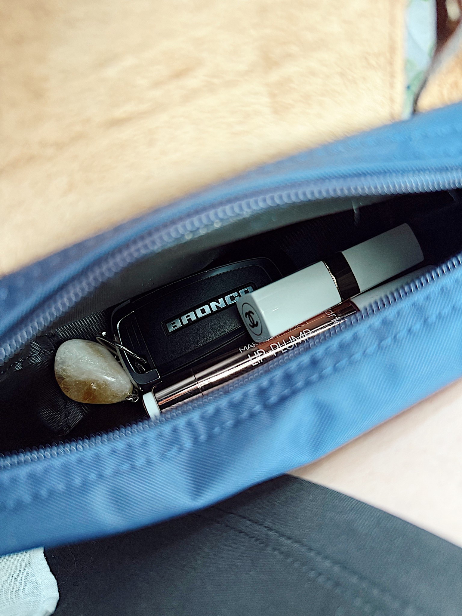 Lil things
Longchamp Le pliage pouch
Chanel lip stick
Taste lip plump