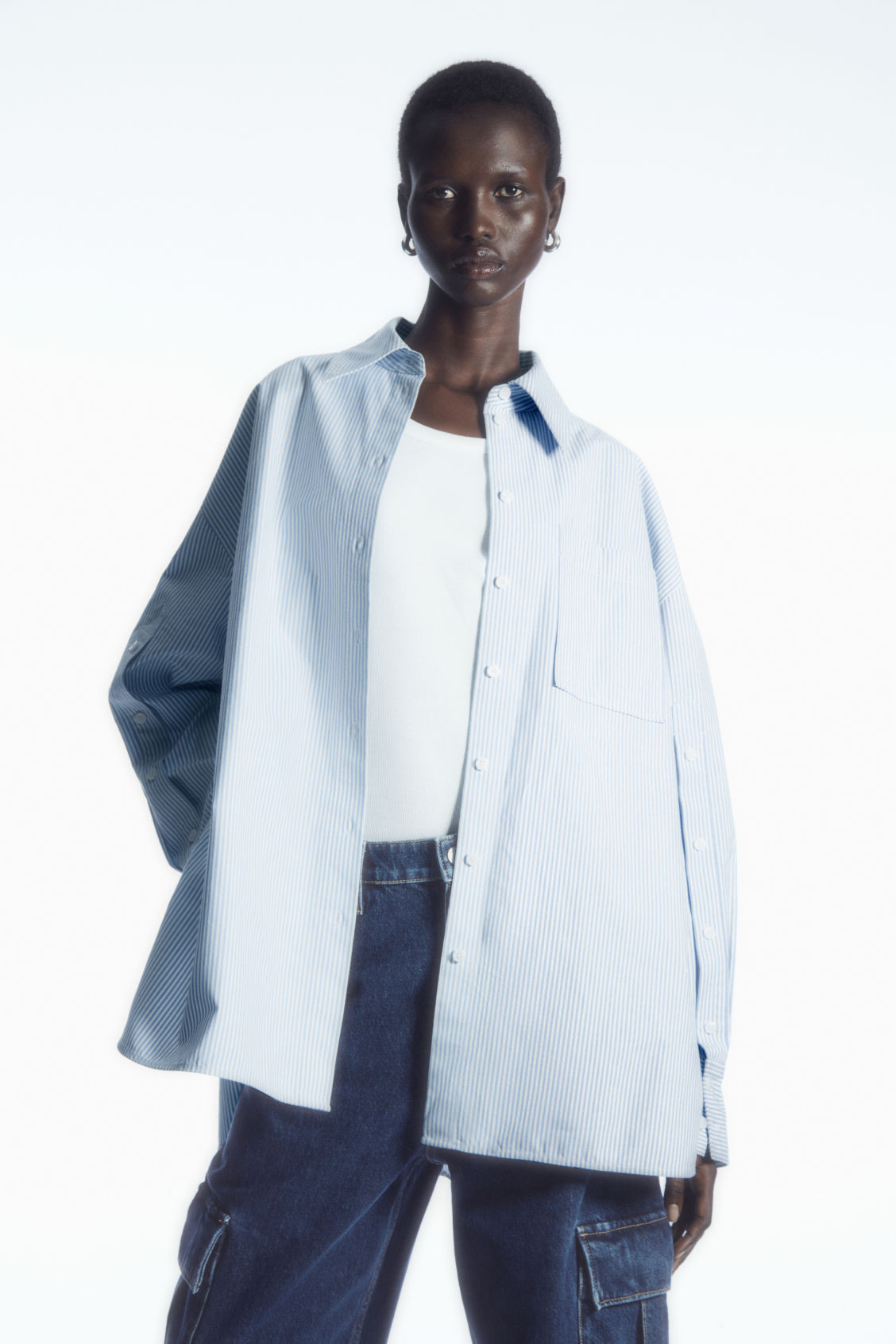 CHEMISE DÉSTRUCTURÉE OVERSIZE - BLEU CIEL - Tops - COS | COS (EU)