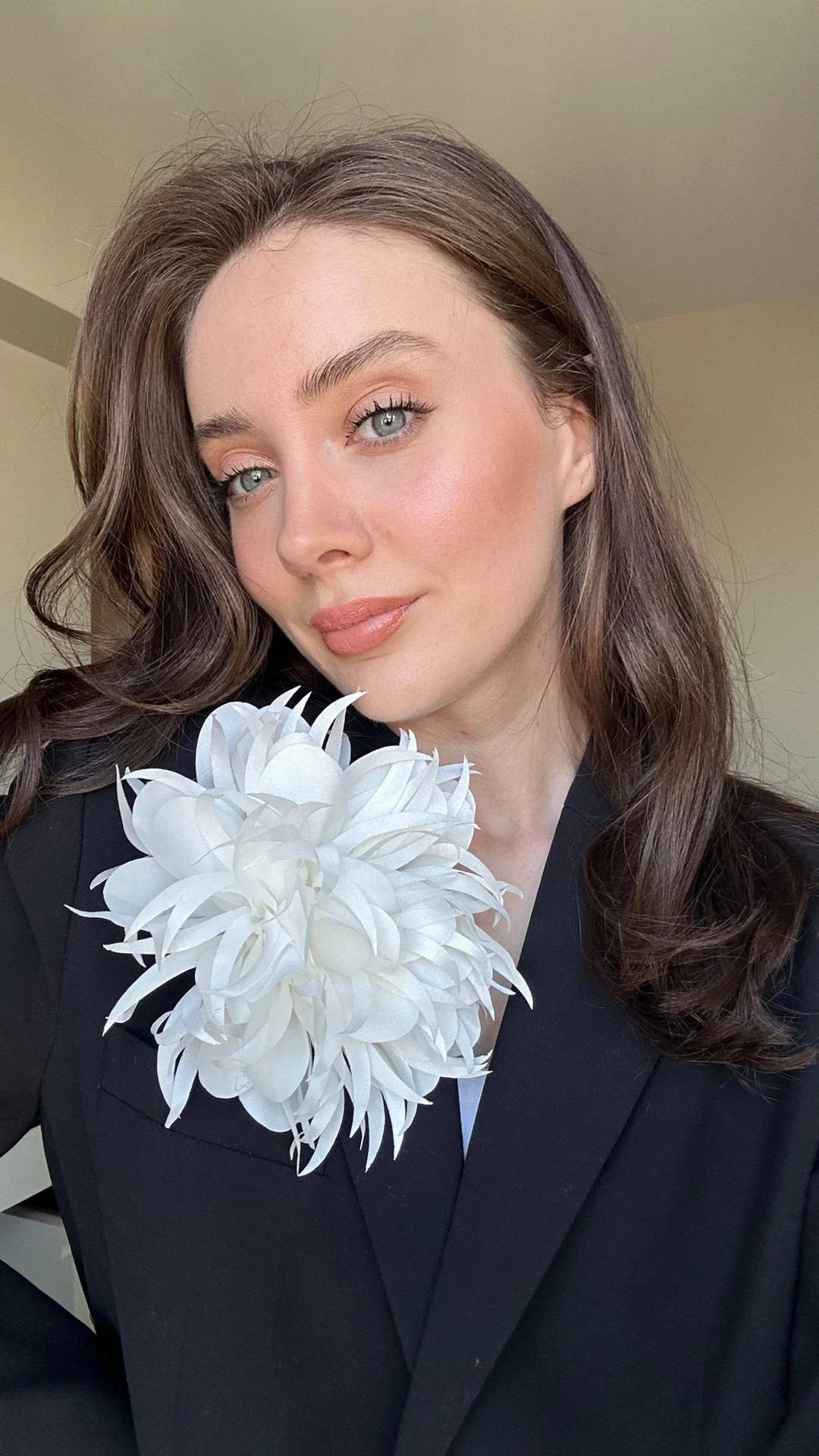 Große Blumen Brosche, weiß & schwarz, rote große Blume Anstecker für Kleidung, handgemachte P... | Etsy (US)