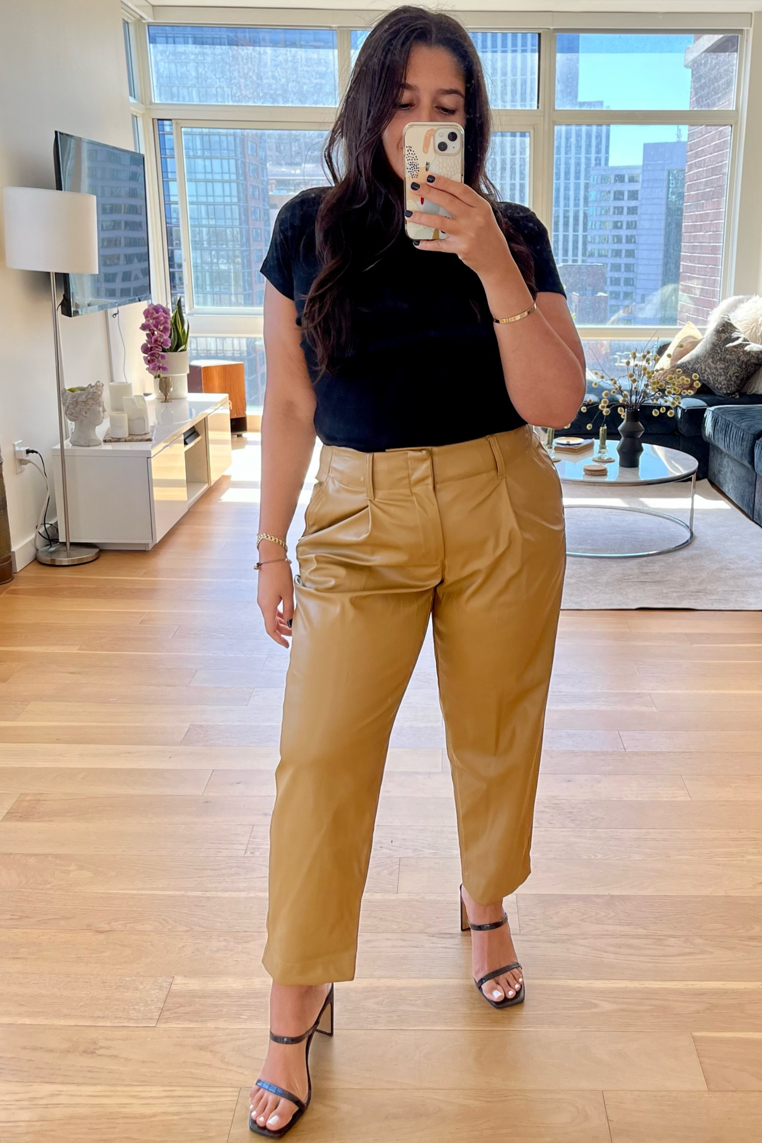 Target “aritiza dupe” tshirt, awesome quality, great fit and so soft

Target pants (size 14)

#LTKcurves #LTKunder50