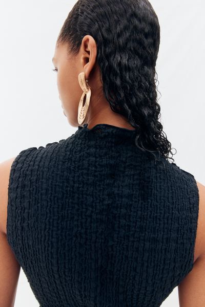 Overlock-detail textured peplum top - Round neck - Sleeveless - Black - Ladies | H&M GB | H&M (UK, MY, IN, SG, PH, TW, HK)