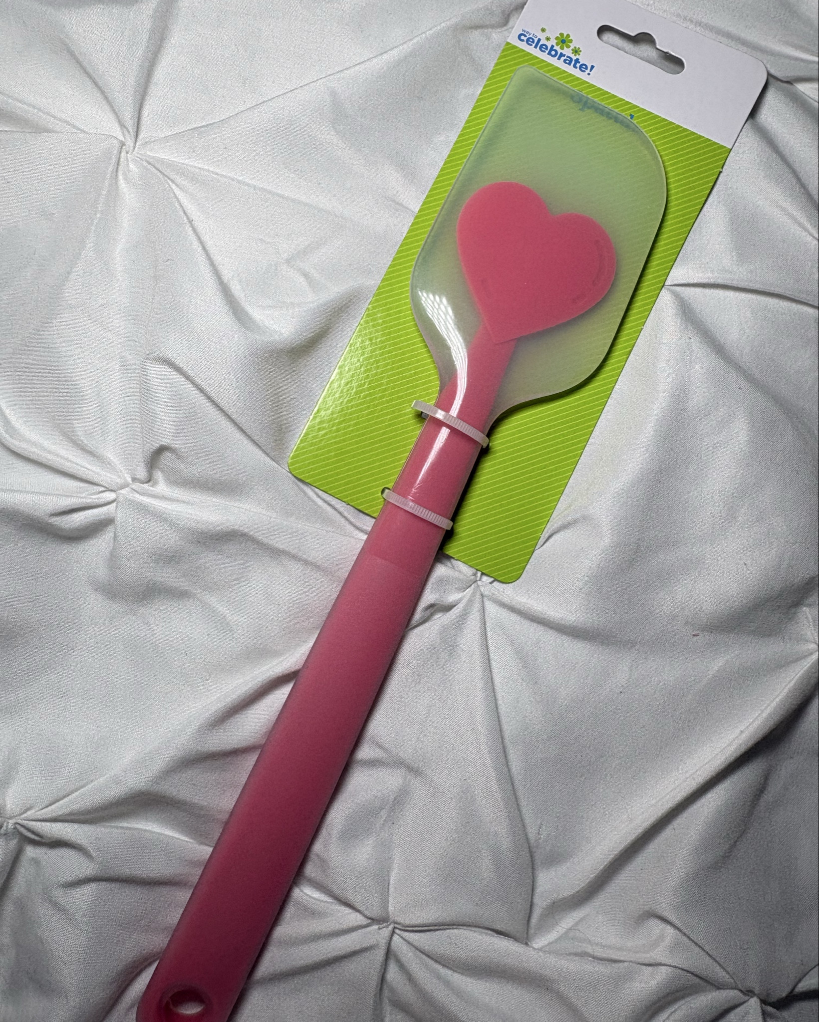 The cutest spatula in my kitchen right now ♥️ 💕 


#LTKKitchen
#LTKFinds
#LTKStyle
#LTKShopping
#LTKDecor
#ValentinesDayVibes
#WalmartFinds
#KitchenCute #pink

#LTKfoodie #LTKHome #LTKValentine