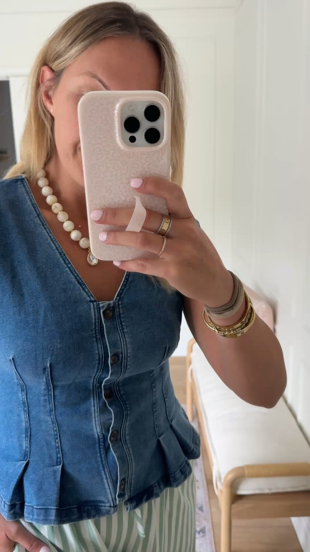 Casual but cute OOTD for running errands! Med top and large pants 
fb

#LTKmomlife #LTKSeasonal #LTKMidsize