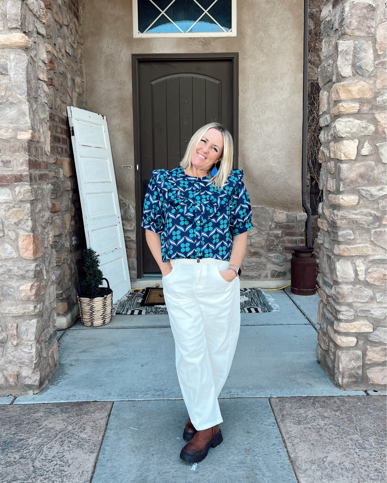 q + e ootd idea…grab a fun collared top, barrel jean and basic boot! i’ve linked lots of options to choose from— this is an easy go-to look for everyday—and i love a little pattern or ruffle details {or both} to add a little flair!
.
#gotolook #ootd #easystyle #momstyle #momlife #easyfashion #quickandeasy