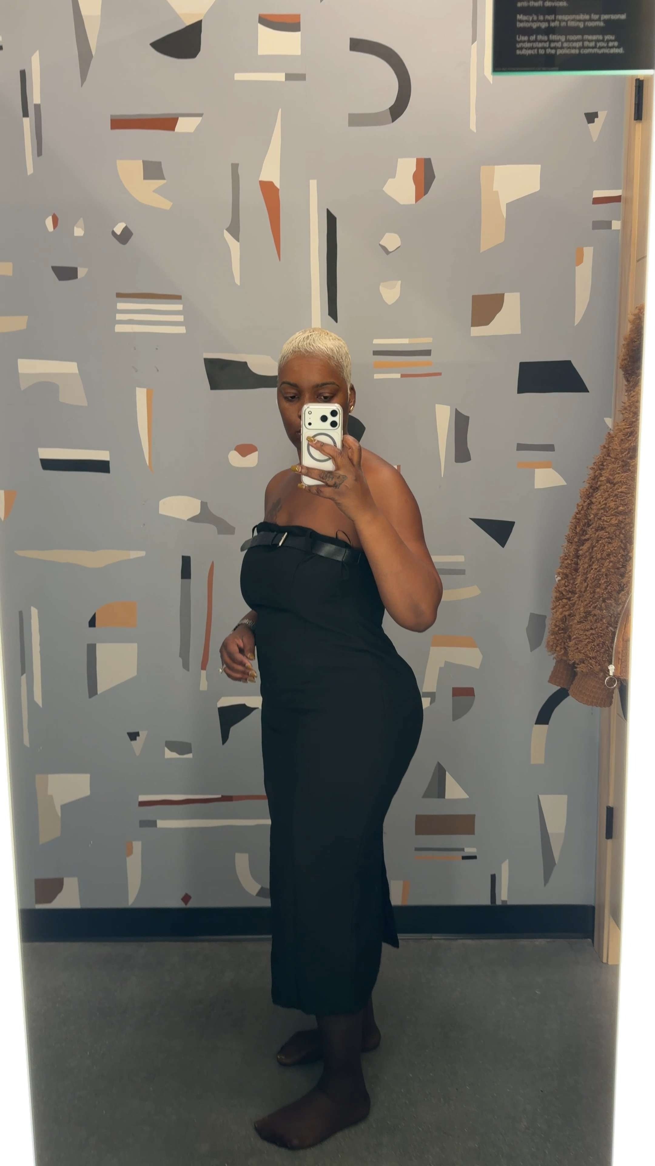 This Bar III strapless midi is such a moment. The clean lines, the belt detail, the fit… it’s giving effortless elegance with a little edge. Perfect for holiday dinners, date nights, or anywhere you want to walk in looking put together without trying too hard. ✨🖤
Macy’s exclusive and so worth slipping into.

#BarIII #MacysExclusive #StraplessDress #MidiDress #HolidayStyle #EveningLook #LittleBlackDressVibes #OutfitInspo #DressEdit #MacysFinds #ChicStyle 

 #LTKCyberWeek #LTKHoliday #LTKFindsUnder50
