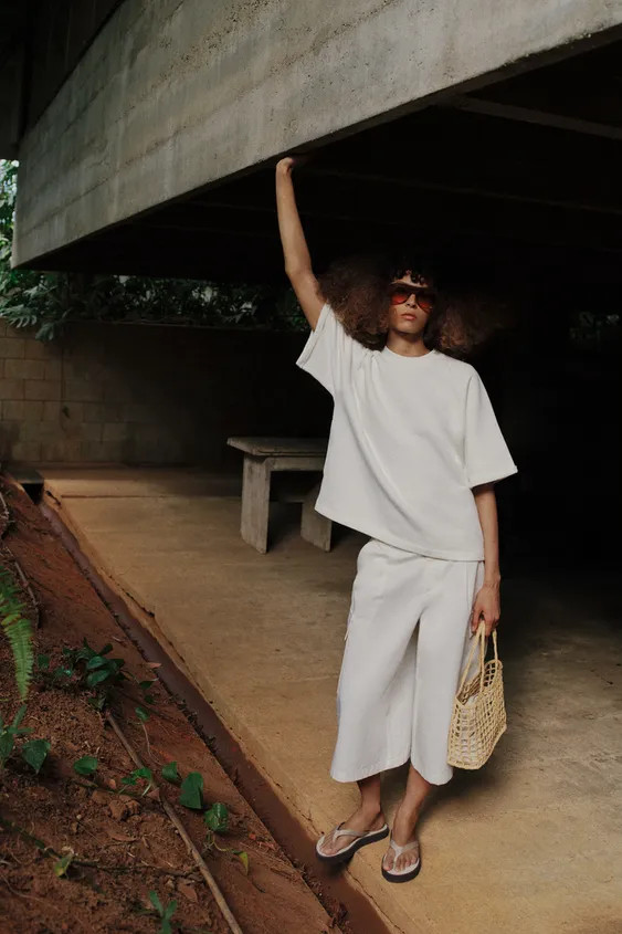 Sweatshirt with main fabric made from cotton yarn. Round neck and raglan short sleeves. Straight ... | Zara FR