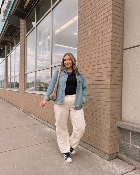 Casual midsize spring outfit - beige cargo pants, basic black tank top, Amazon denim jacket, black adidas sneakers

Everyday style, spring fashion trends


#LTKmidsize #LTKSeasonal #LTKstyletip