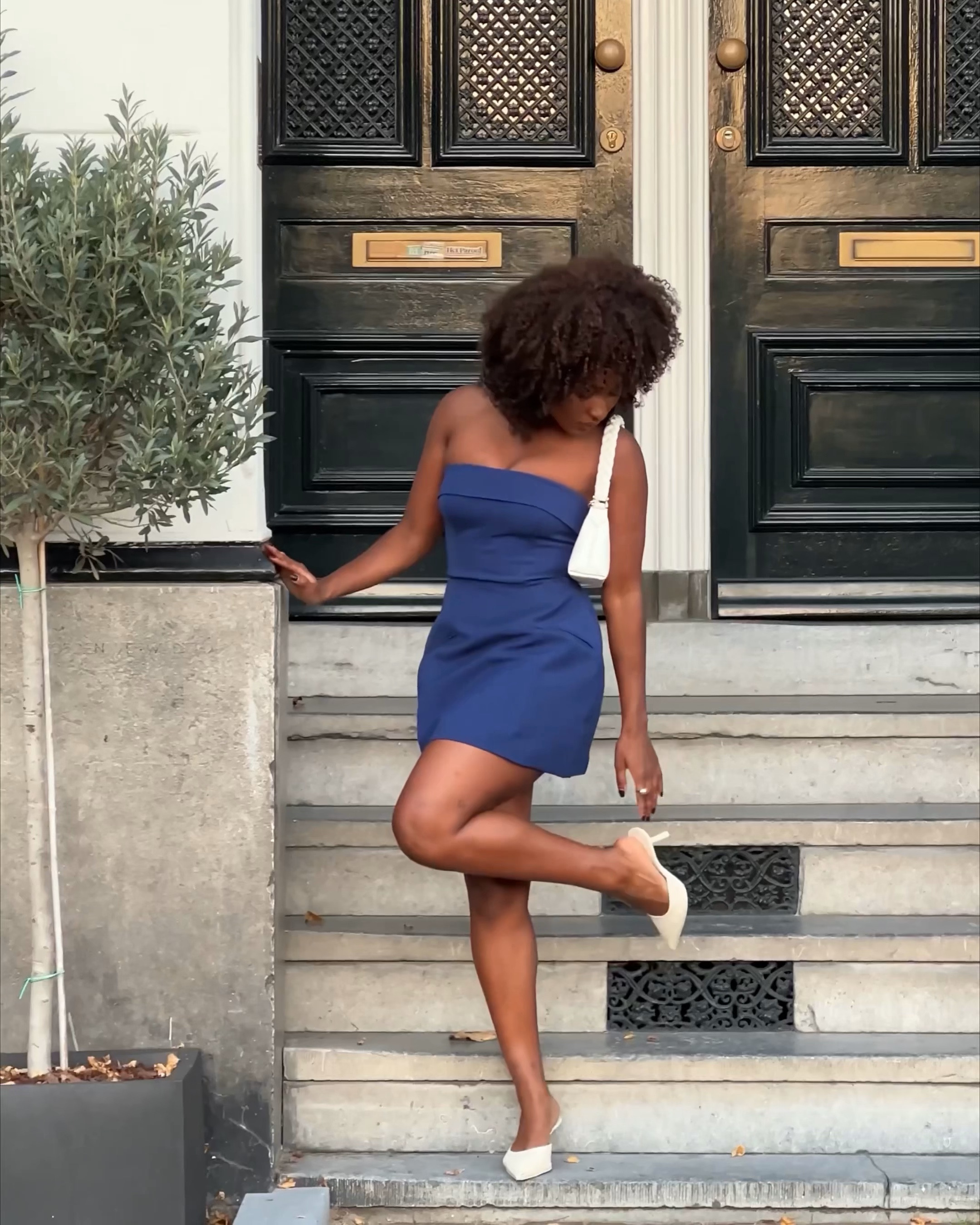 classy elegant mini bodycon foldover-neck structured tulip bubble dress in navy blue 

Wearing US 2 / UK 6 / EU 34 / S

#LTKSeasonal #LTKparties #LTKfindsunder100