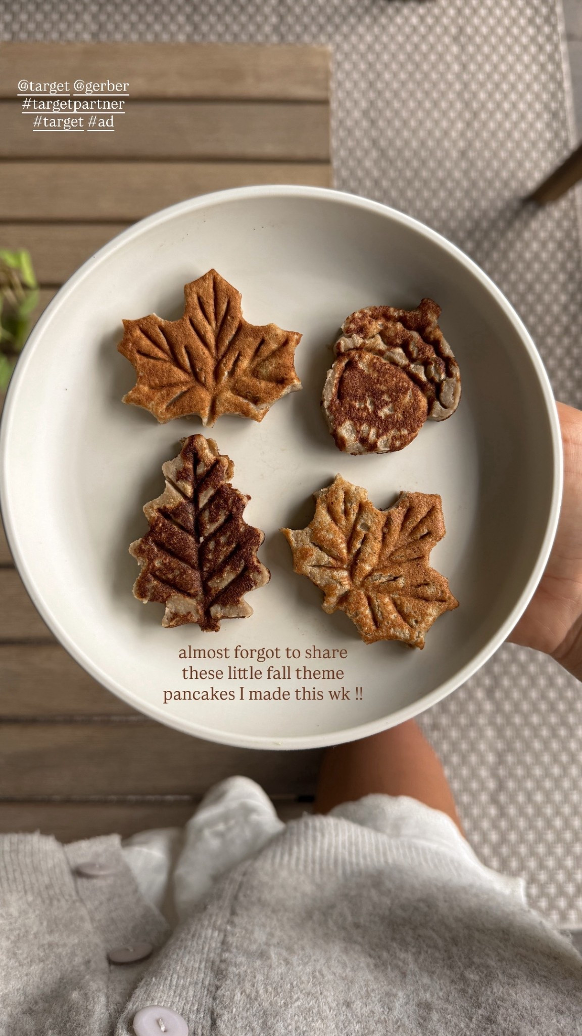 #ad our fav fall theme pancakes 🤎 

ingredients:
1 banana 
1 egg
1/2 cup oats 
A few spoonfuls of Gerber’s peach or apple puree 
dash of cinnamon 

blend all together + add to pan! 

@target @gerber
#targetpartner #target 

#LTKBaby #LTKfoodie #LTKKids