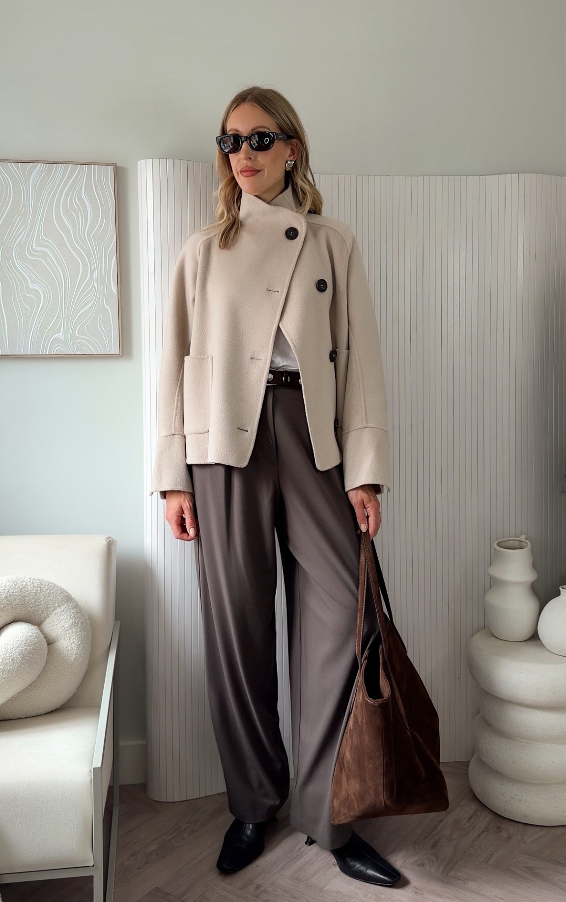 Workwear autumn outfit 

Funnel neck autumn jacket Sezane
Barrel leg trousers M&S
Almond toe ankle boots
Studded belt Massimo Dutti
Brown suede tote bag LIFFNER 
Ysl black wayfarer sunglasses 

#LTKautumn #LTKworkwear #LTKuk