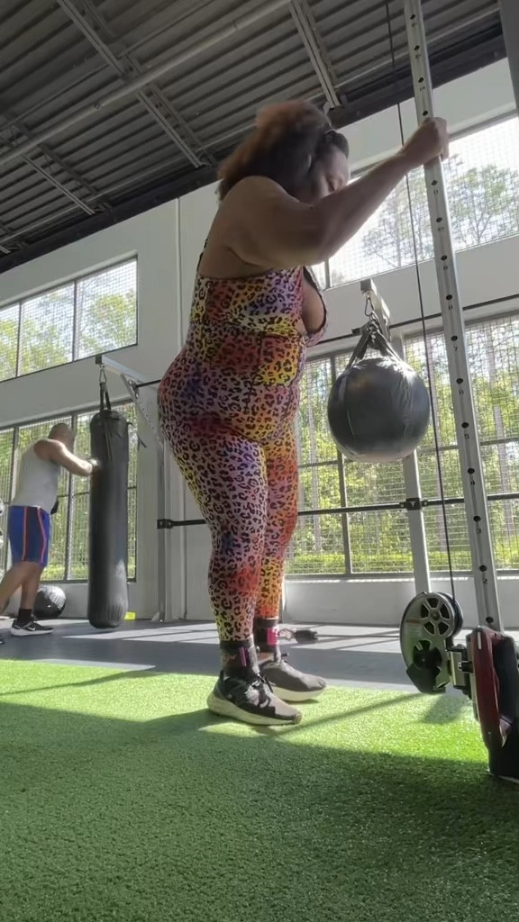 Simple Fitness Moves

Keeping it simple with an easy workout. You do not need a gym but if you got one you can stay active and work on your fitness goals.
#homeworkout #fitnessroutine #fitathome #workoutmotivation