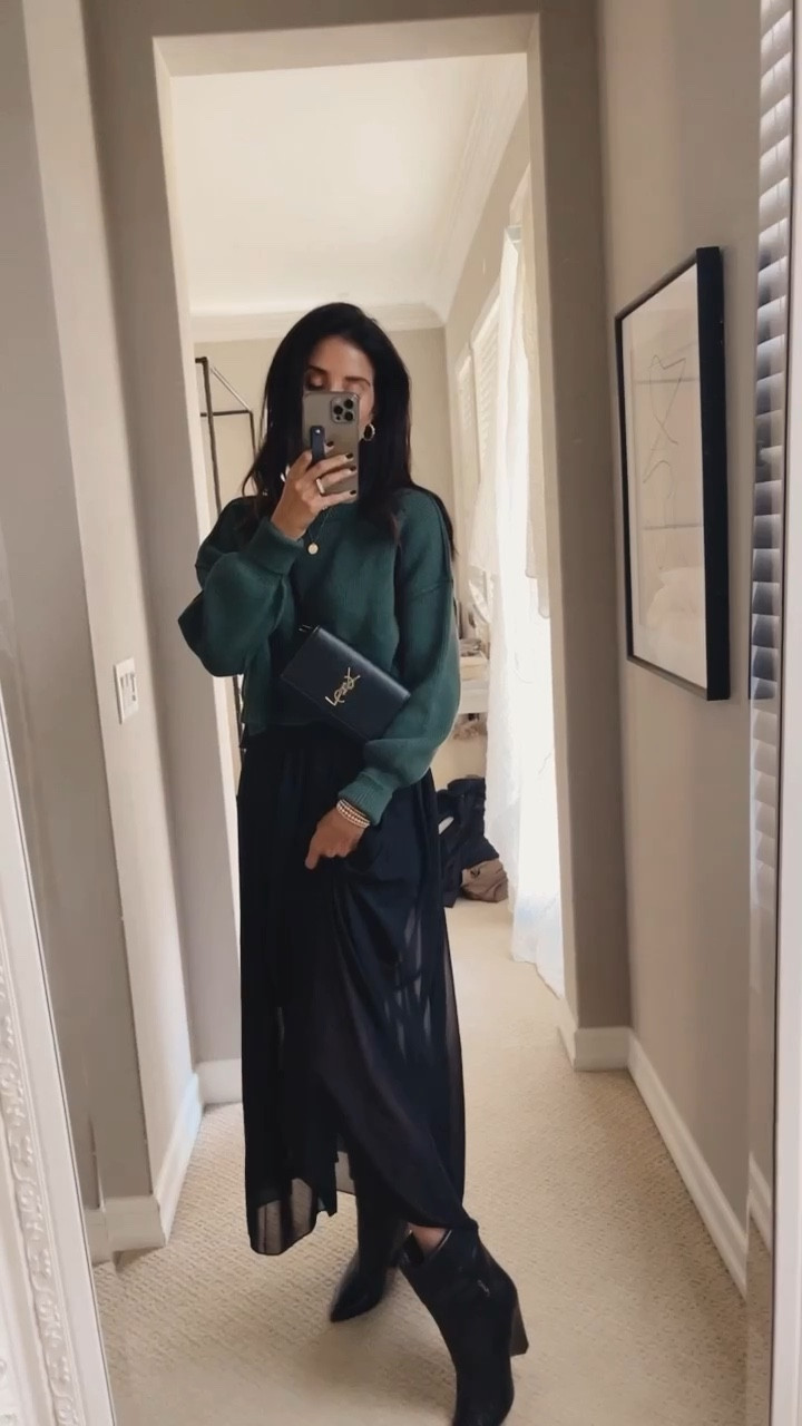 One of my most used Amazon skirts. I'm just shy of 5-7" wearing the size medium #stylinbyaylin #aylin

#LTKStyleTip #LTKVideo #LTKSeasonal