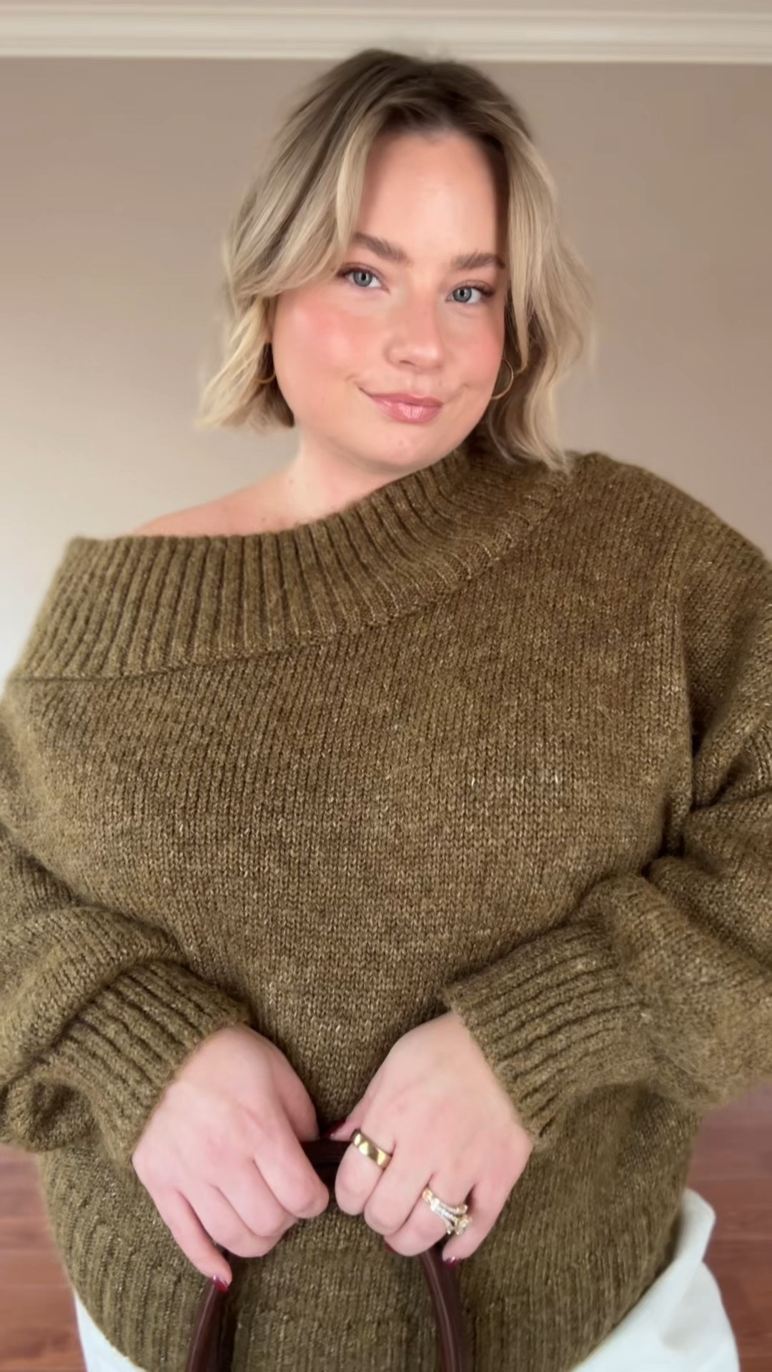 Fall neutrals ✨ this is an off the shoulder sweater from H&M and I’m obsessed w the color. I purchased in an xxl and it does stay off the shoulder. Pants are also xxl.

#LTKPlusSize #LTKSeasonal #LTKootd