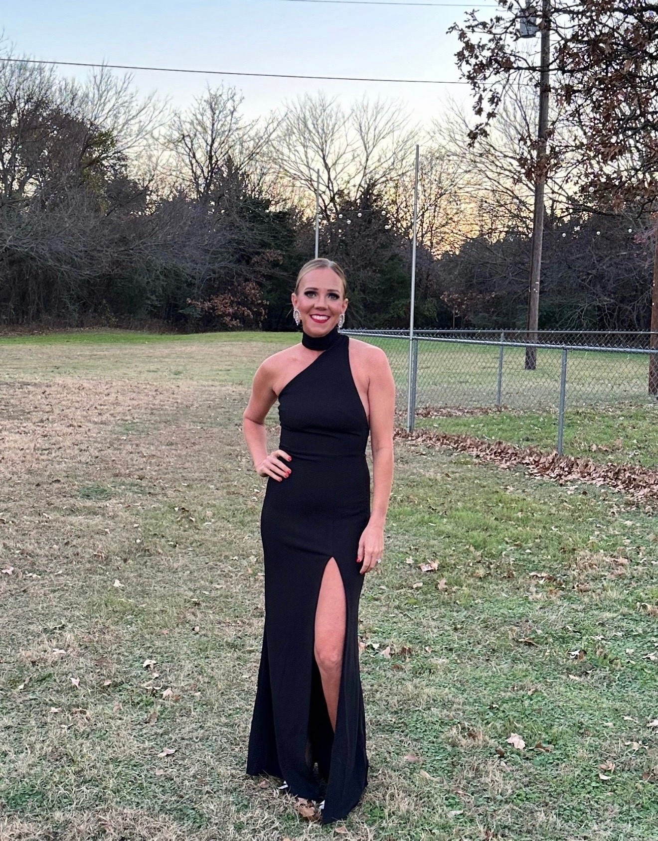 This dress from @lulus was perfect for our family pics! We love doing fancy photos! Paired with shoes from @shopreddress and earrings from @haircandybyhan #lulus #blackdress #familyphotos #littleblackdress #weddingguest #fancy #dress