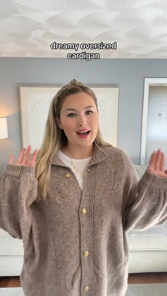 Gorgeous knit oversized cardigan with balloon sleeves and gold buttons

This is a must have. Runs oversized wearing an xl and I usually wear an xxl 

#LTKGiftGuide #LTKSeasonal #LTKPlusSize