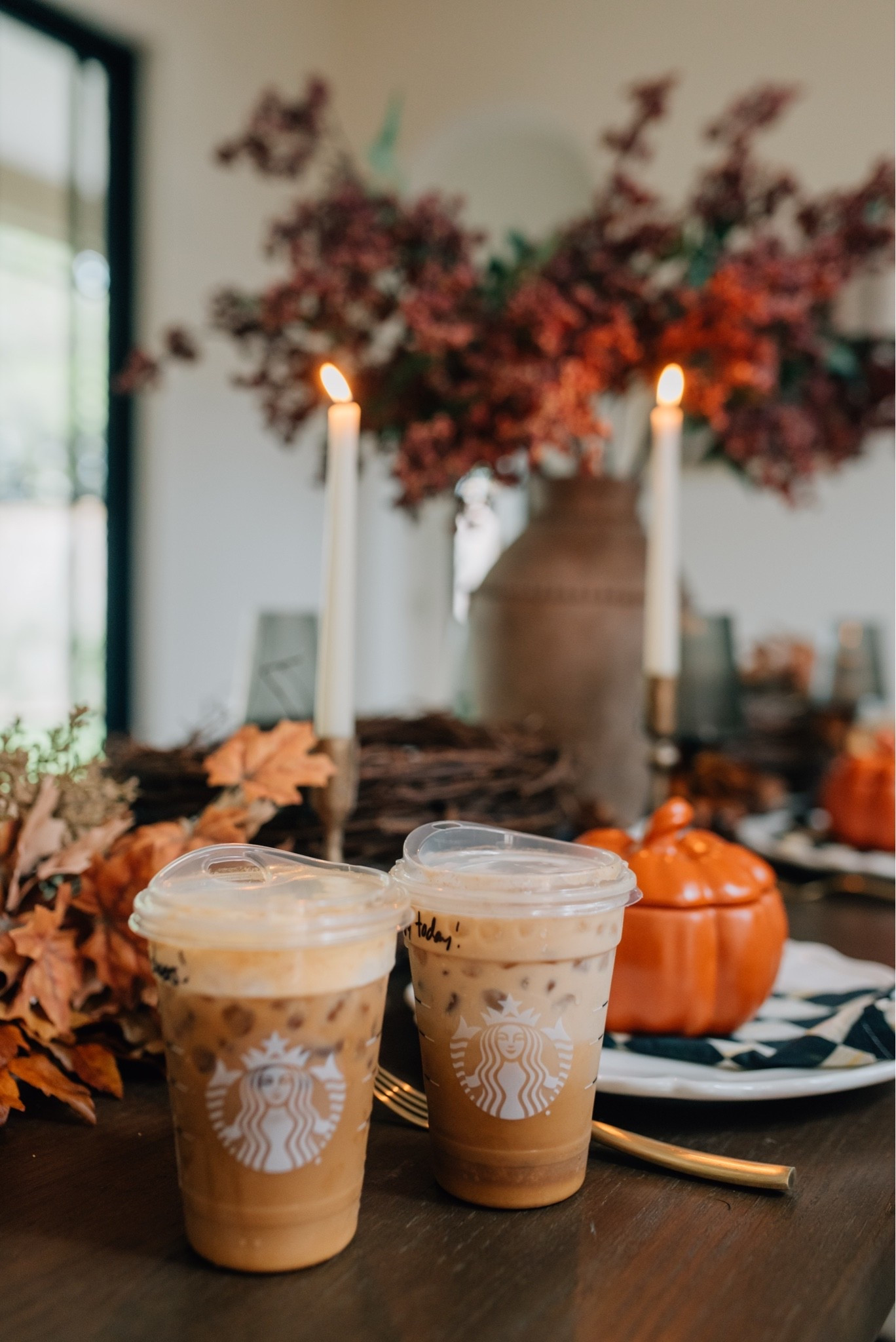 #ad My fall Starbucks order is officially back in rotation. 🍂☕ I grab an Iced Brown Sugar Oatmilk Shaken Espresso with Pumpkin Cream Cold Foam from Starbucks at @target it has just the right amount of pumpkin and has been my go-to for years. The perfect drink for a fall wreath-making party with the girls. 🎃 @starbucks #TargetPartner #StarbucksCreator #liketkit @shop.ltk