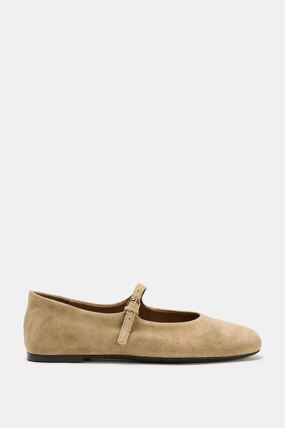 Suede ballet flats. Front strap with buckle. Round toe.Sole height: 1 cm. | Zara UK