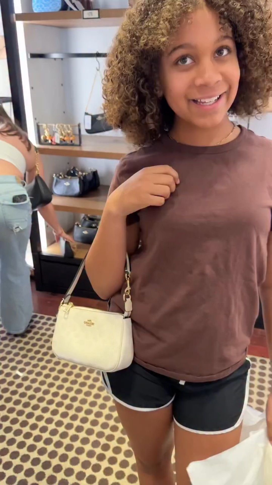 It’s so fun having girls!! Now they all want a @coach bag 🥴😩 the commentary with my little besties is 😂 

Do you and your girls have a language that just ya’ll understand?! Shopping for bags will always be special. I can’t wait until all 6 of my girls are on a shopping trip!! 

Kenni bought this herself!! 

#coachbag #shoppingday #girlmom #coachoutlet #tampainfluencer