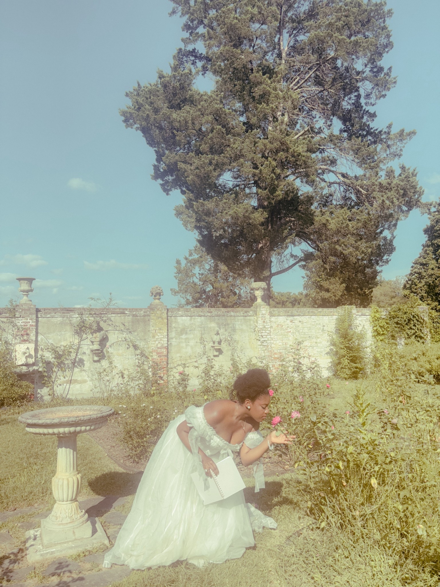 A Belle in her garden 💌 #princesscore #selkie #romanticstyle 