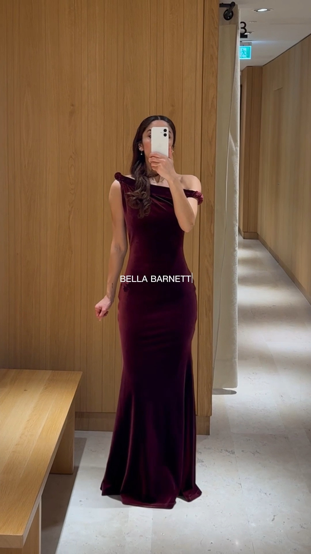 BELLA BARNETT✨
Very chic dress in velvet ❤️size S

#LTKdresses #LTKdatenight