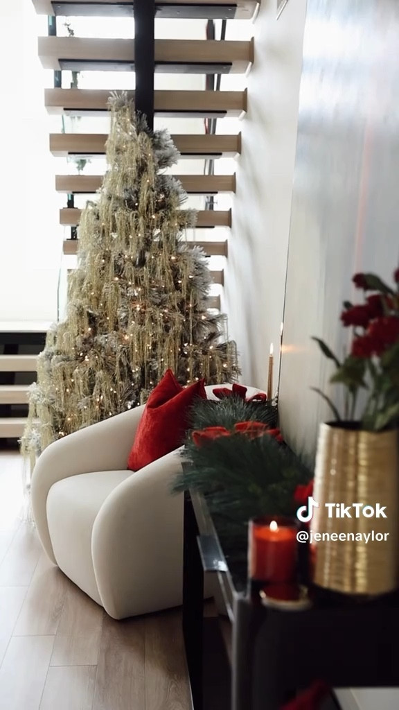 It’s beginning to look alot like Christmas 🥰🎄 #newhome #holiday #holidaydecor

#LTKHoliday #LTKSeasonal #LTKHome