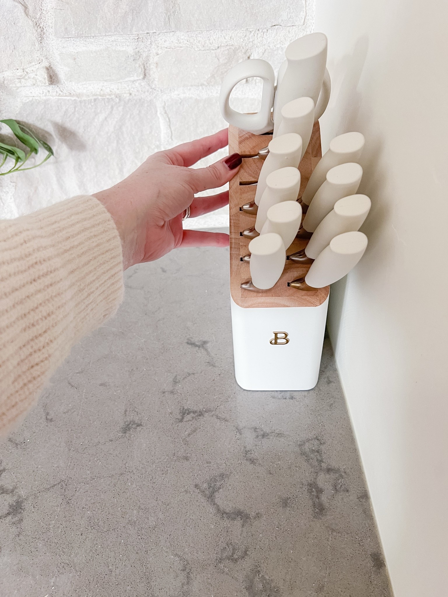 Spring Kitchen Reset, this Knife set is my favorite!! Such good quality & looks great in my kitchen🙌🏼

Kitchen finds - Knife set - Home finds - Spring reset #LTKStyleTip 

