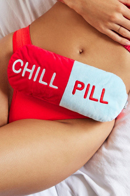 Bouillote à câliner Chill Pill | Urban Outfitters (EU)