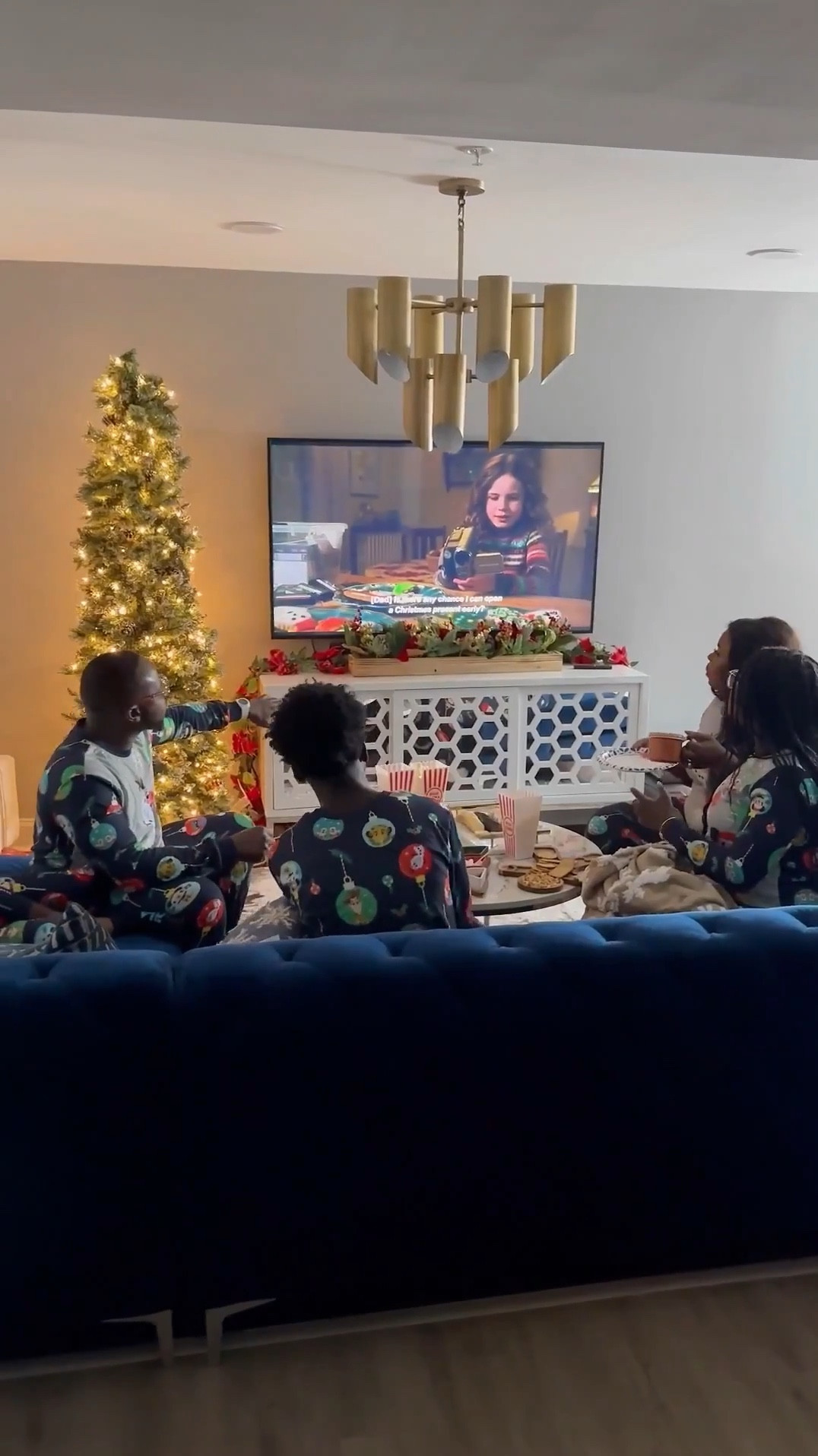 Family movie night hits differently with yummy snacks and matching Christmas pjs 🎅🏻

#LTKHoliday #LTKHome #LTKSaleAlert