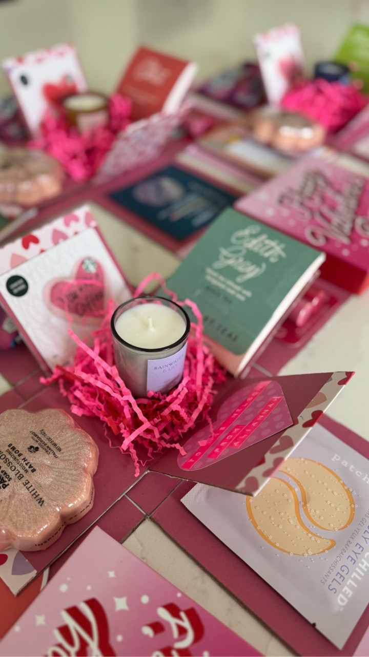 Explosion Boxes 🎁💥 

The perfect gift idea for teachers, spouses, or besties! I promise it’s easier than packing school lunches 😜🙌🏼