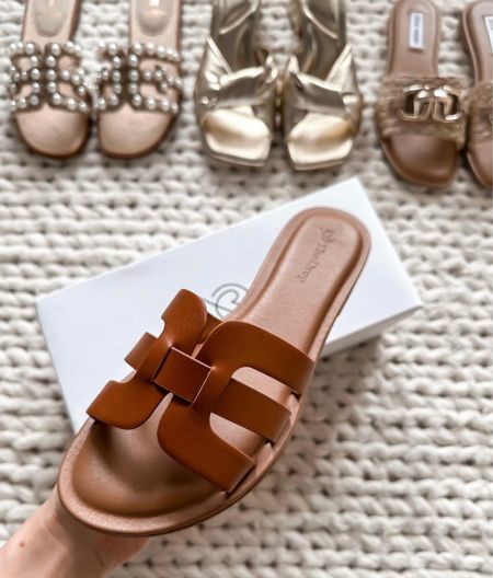 Amazon finds
Amazon sandals 
Sandals 
Amazon fashion 
Gold sandals
#ltkfind
#ltku
#ltkunder50
#ltkunder100
#ltkshoecrush
#ltkstyletip 

#LTKshoecrush #LTKSeasonal #LTKFind