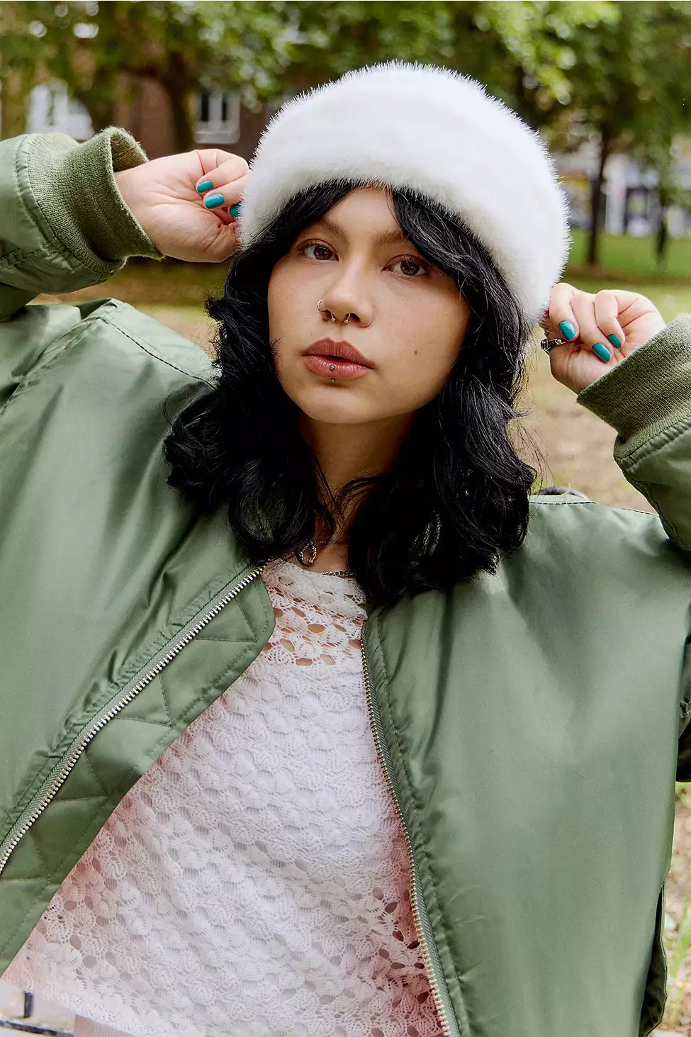 Chapeau pilulier duveteux UO par Urban Outfitters en Crème taille: TAILLE UNIQUE | Urban Outfitters (EU)