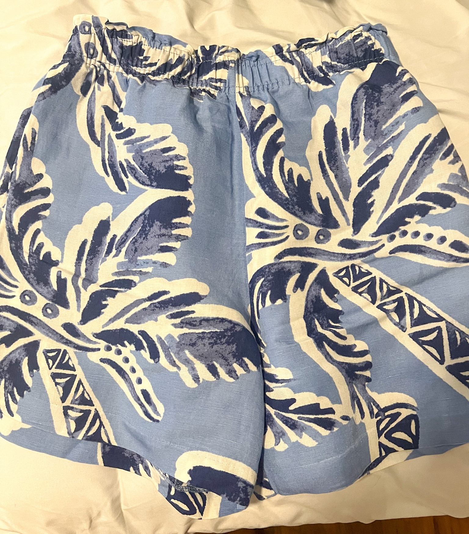 H&M Blue and white linen shirts SALE $7.99
Summer shorts
Palm tree
Vacation 
What to wear
What to pack
Elastic
High waisted
Mom length shorts
Dress up or down

#LTKsalealert #LTKFind