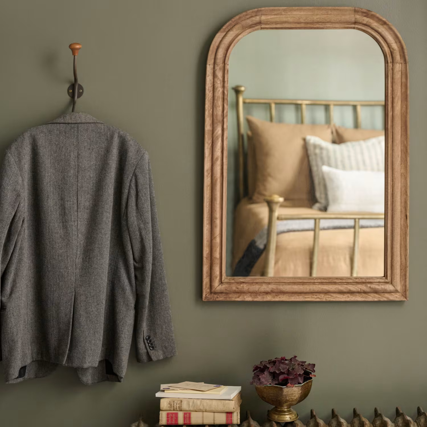 Round Top Wood Mirror | Magnolia