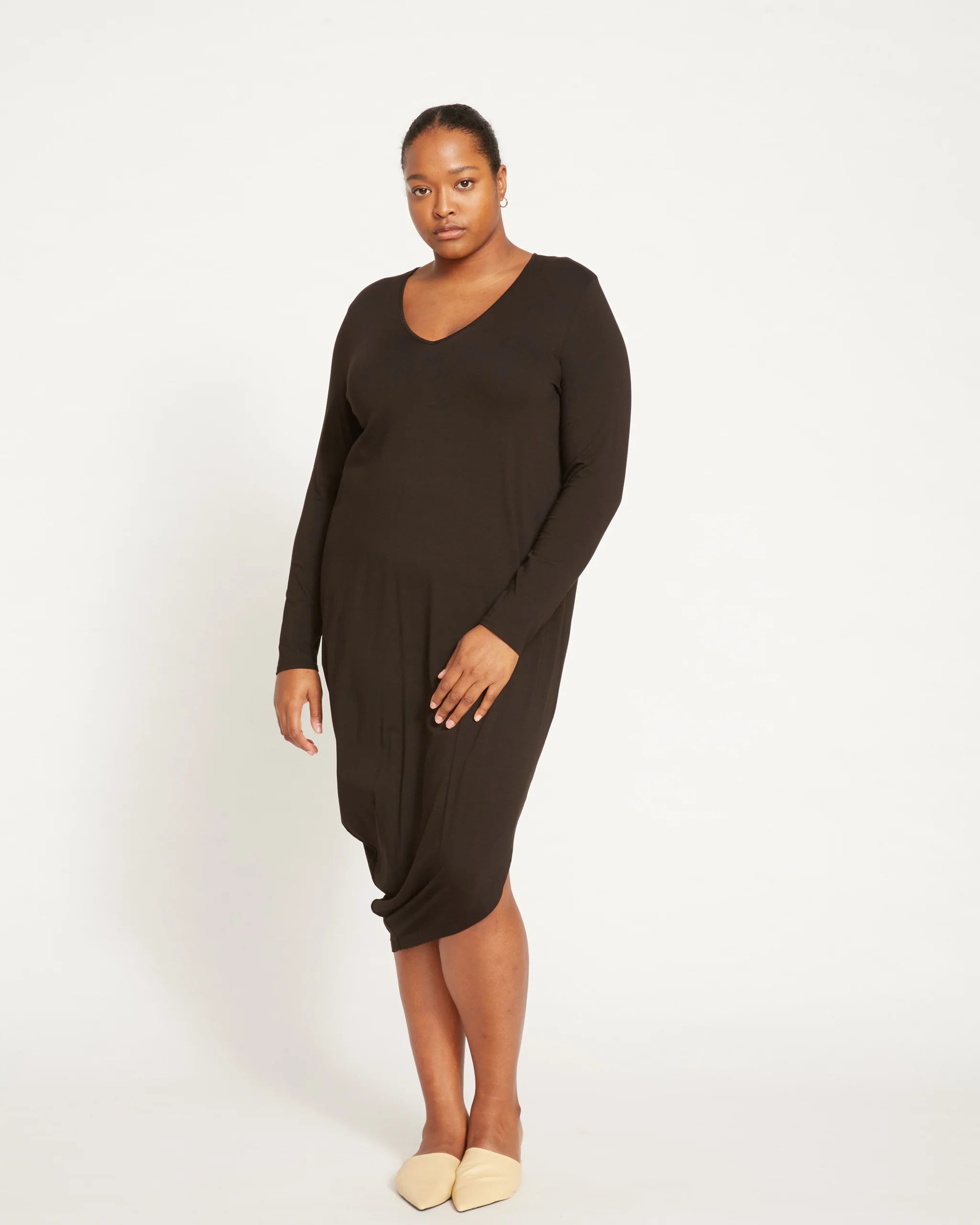 Iconic Long Sleeve V-Neck Geneva Dress - Black | Universal Standard