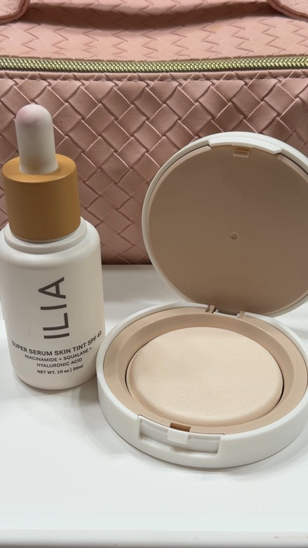 I am loving the new Ilia Soft Focus setting powder!

#ilia #iliasoftfocus #settingpowder #makeup