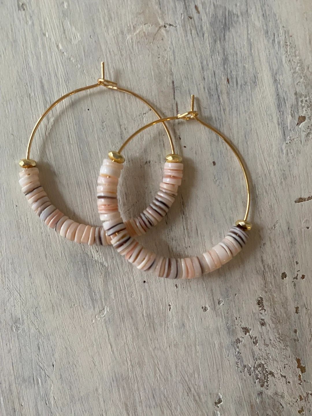 Soft pink and grey shell Heishi hoop earrings/14kt gold medium hoops 35mm | Etsy (US)