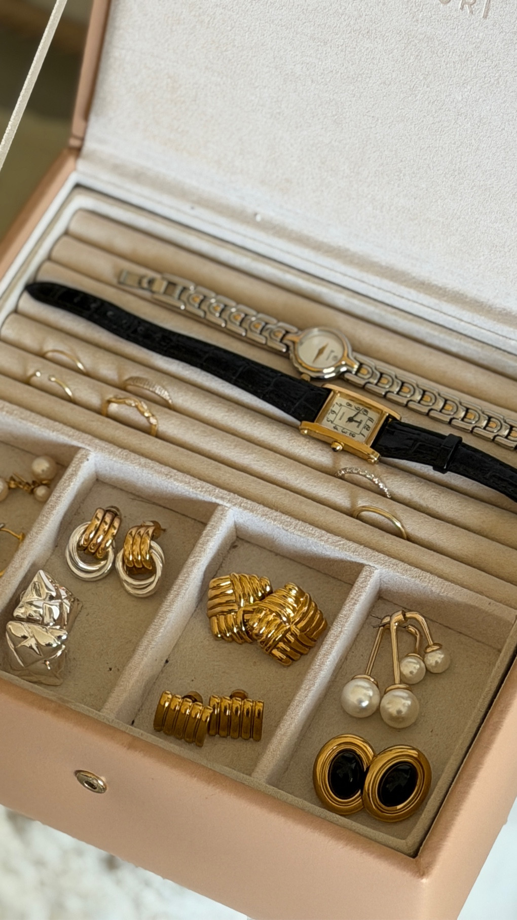 Heaven Mayhem haul✨ Accessories are my favorite way to elevate my outfit, here’s what I picked up during during Black Friday 

Clemmie earrings in gold
Prize earrings in gold and black
Sloane sunglasses 

Wearing Quince quarter zip in size M

#LTKFindsUnder100 #LTKGiftGuide #LTKootd