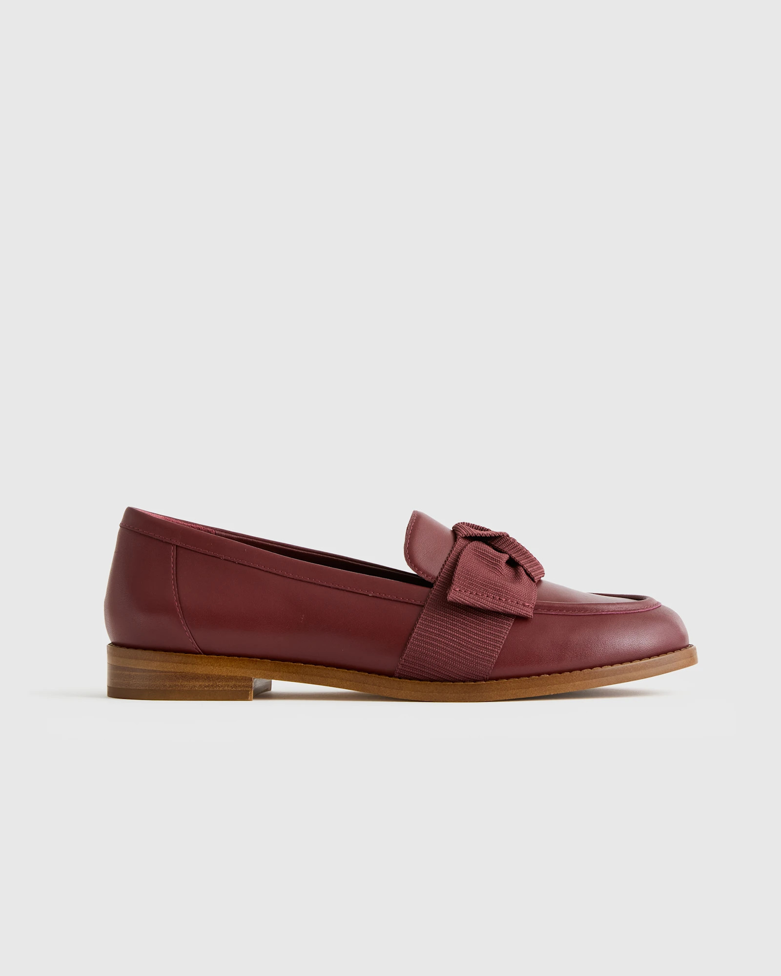 Quince | Women's Italian Leather Bow Penny Loafer in Black, Size 5 | Quince