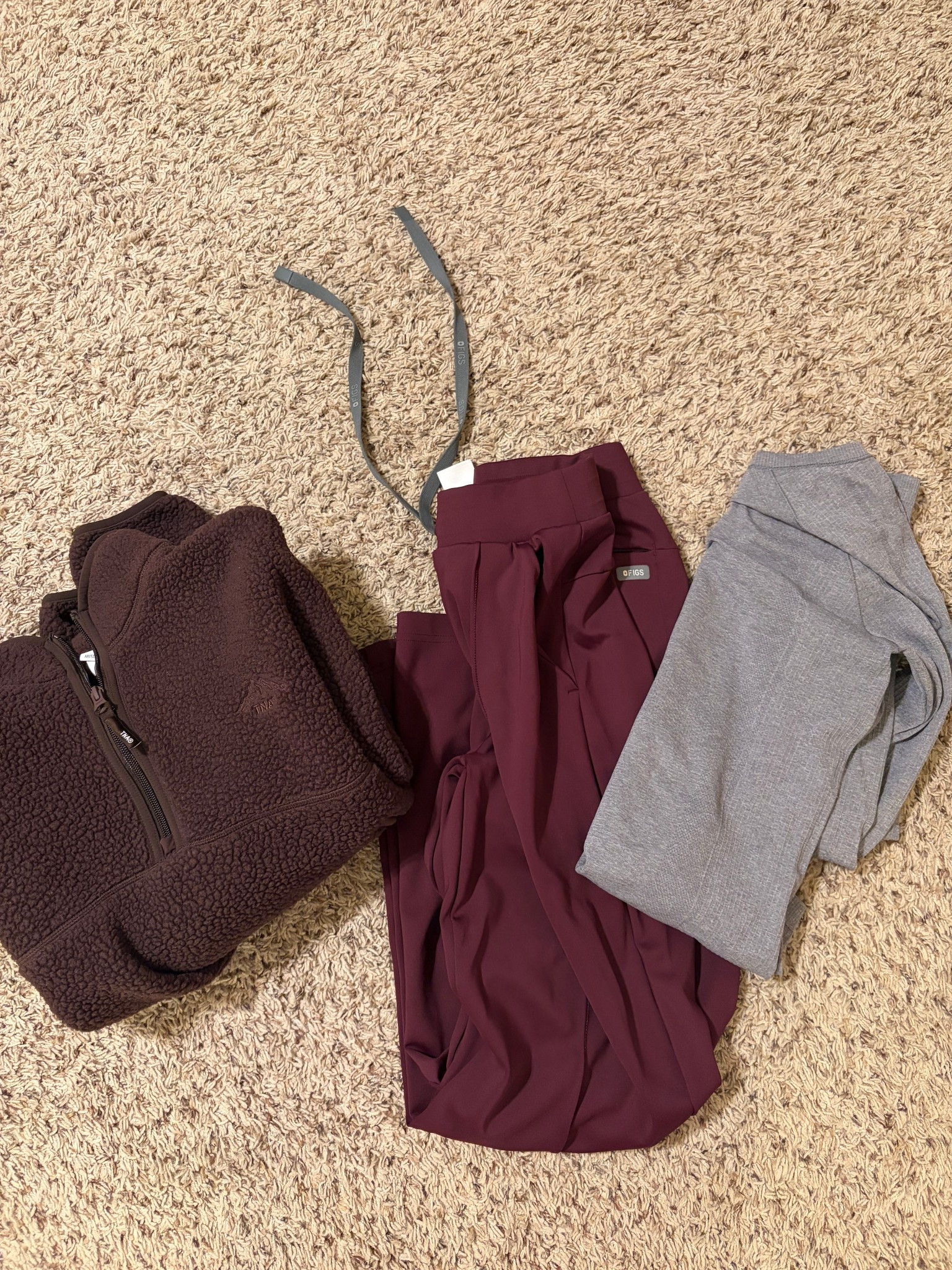 nursing ootd inspo!!! ♥️🫧☕️🤸🏼🫀💉

#LTKselfcare #LTKdayinmylife #LTKgrwm